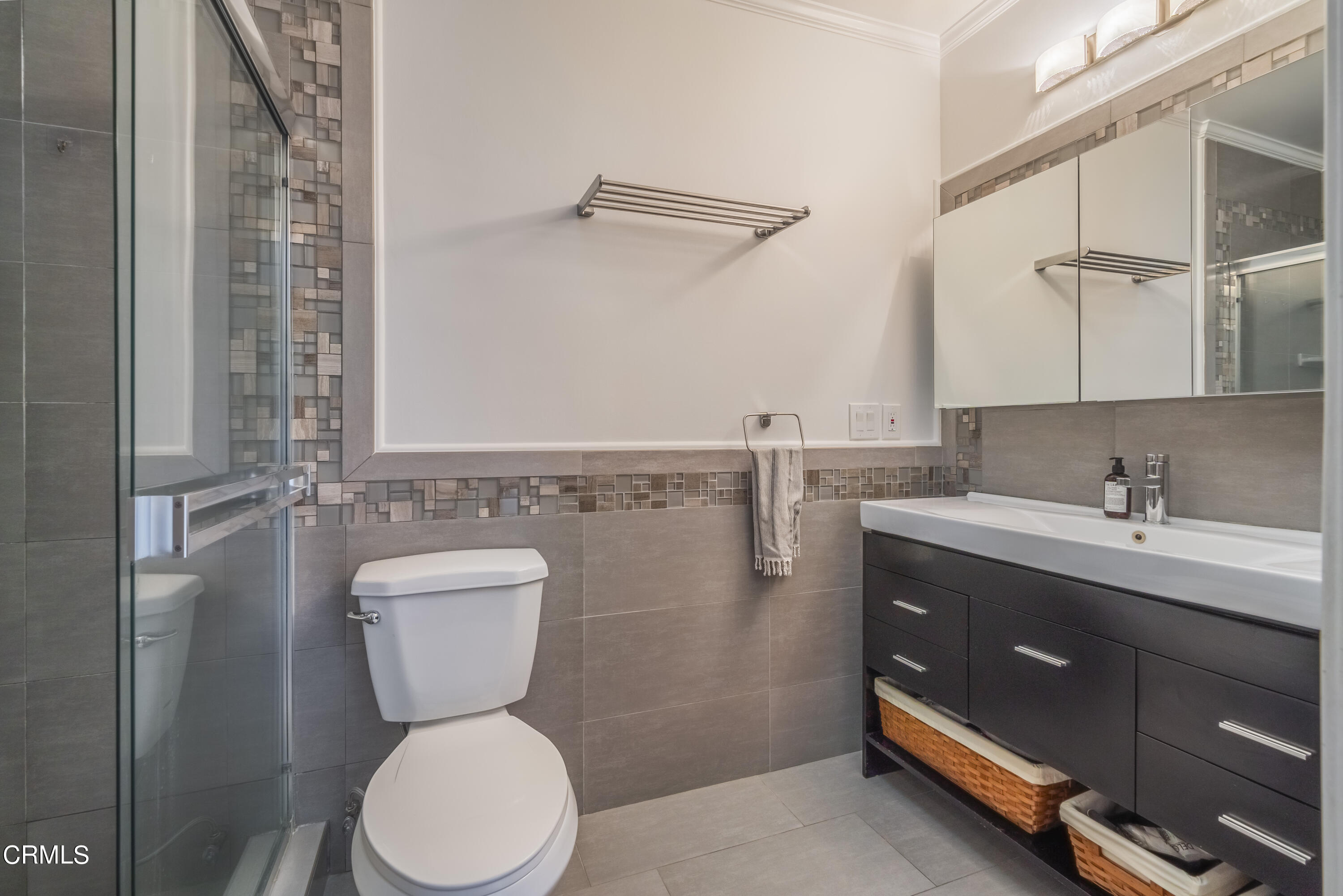 444 Sequoia Drive Pasadena, CA 91105 - Photo 31 of 38 a bathroom with a toilet sink and mirror