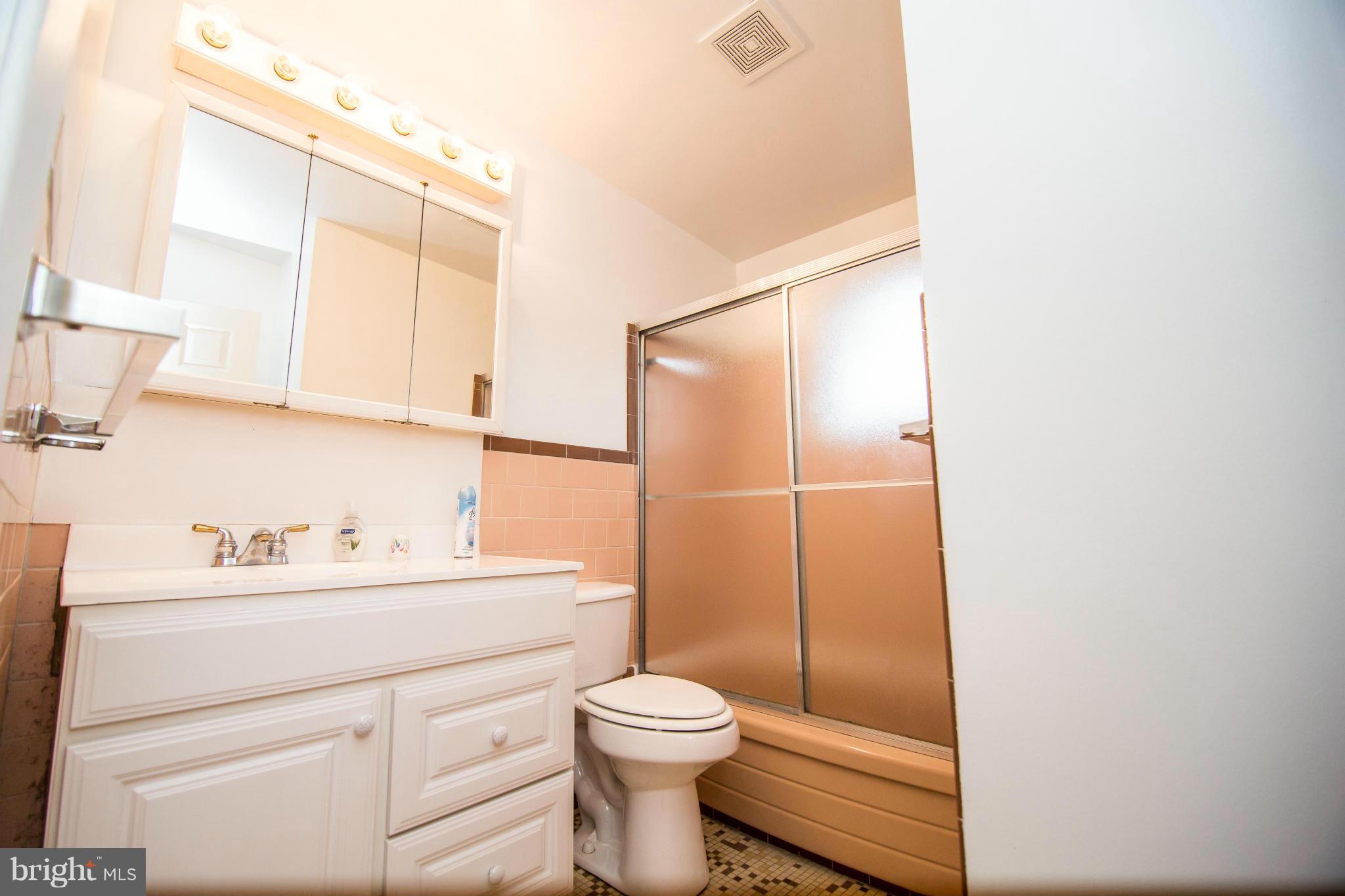 6834 Queens Ferry Road Baltimore, MD 21239 - Photo 8 of 21 Full Bathroom