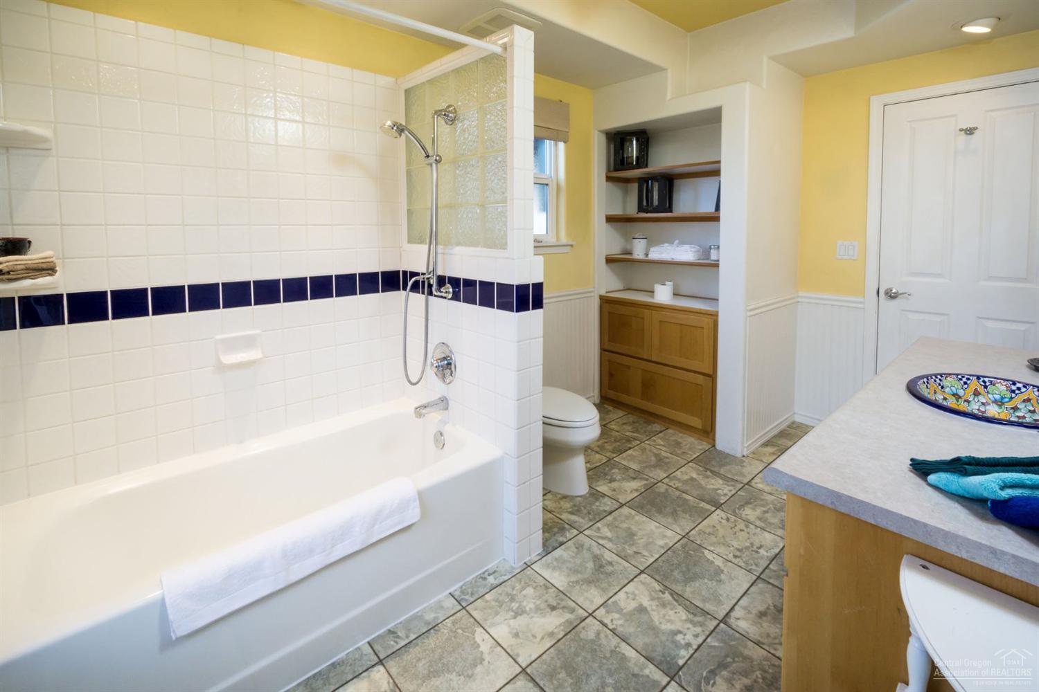 304 Southwest Cleveland Avenue Bend, OR 97702 - Photo 8 of 19 Additional Photo