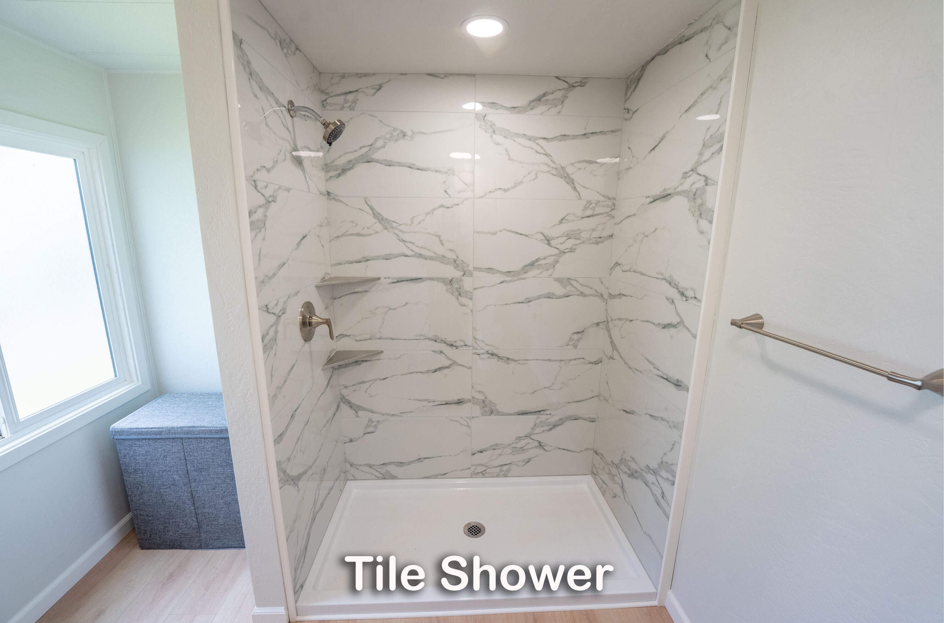 2385 Table Rock Road, Unit 70 Medford, OR 97501 - Photo 9 of 27 Tile Shower