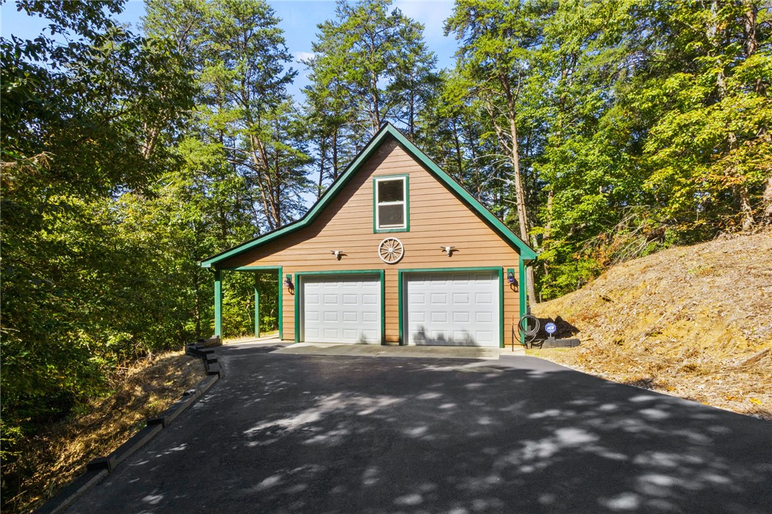 271 Jocassee Ridge Way Salem, SC 29676 - Photo 16 of 50 24x24 Detached garage with unfinished loft