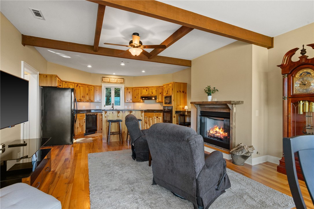271 Jocassee Ridge Way Salem, SC 29676 - Photo 23 of 50 Living room / kitchen