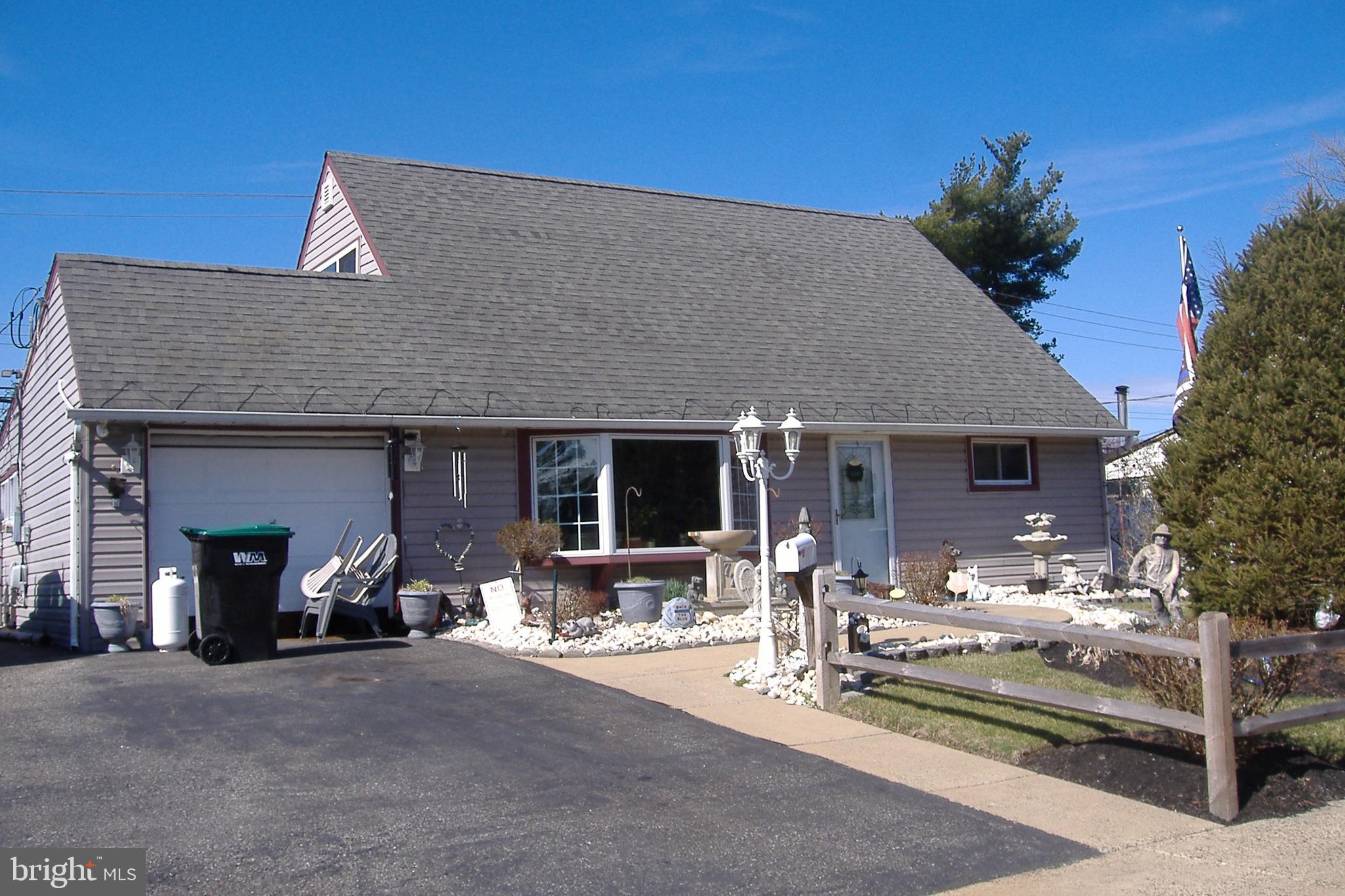 77 Plumtree Road Levittown, PA 19056 - Photo 1 of 32 Gallery Image 1