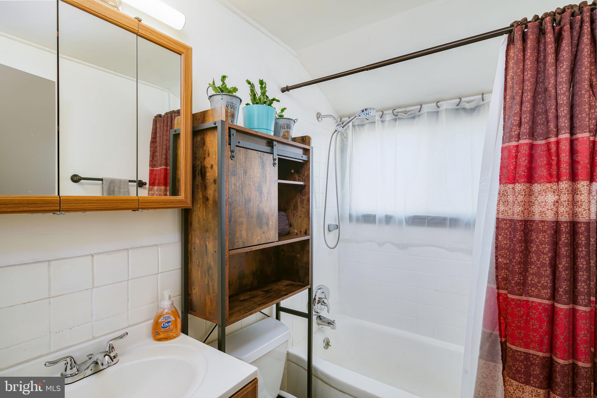 77 Plumtree Road Levittown, PA 19056 - Photo 23 of 32 Upper Level Bath