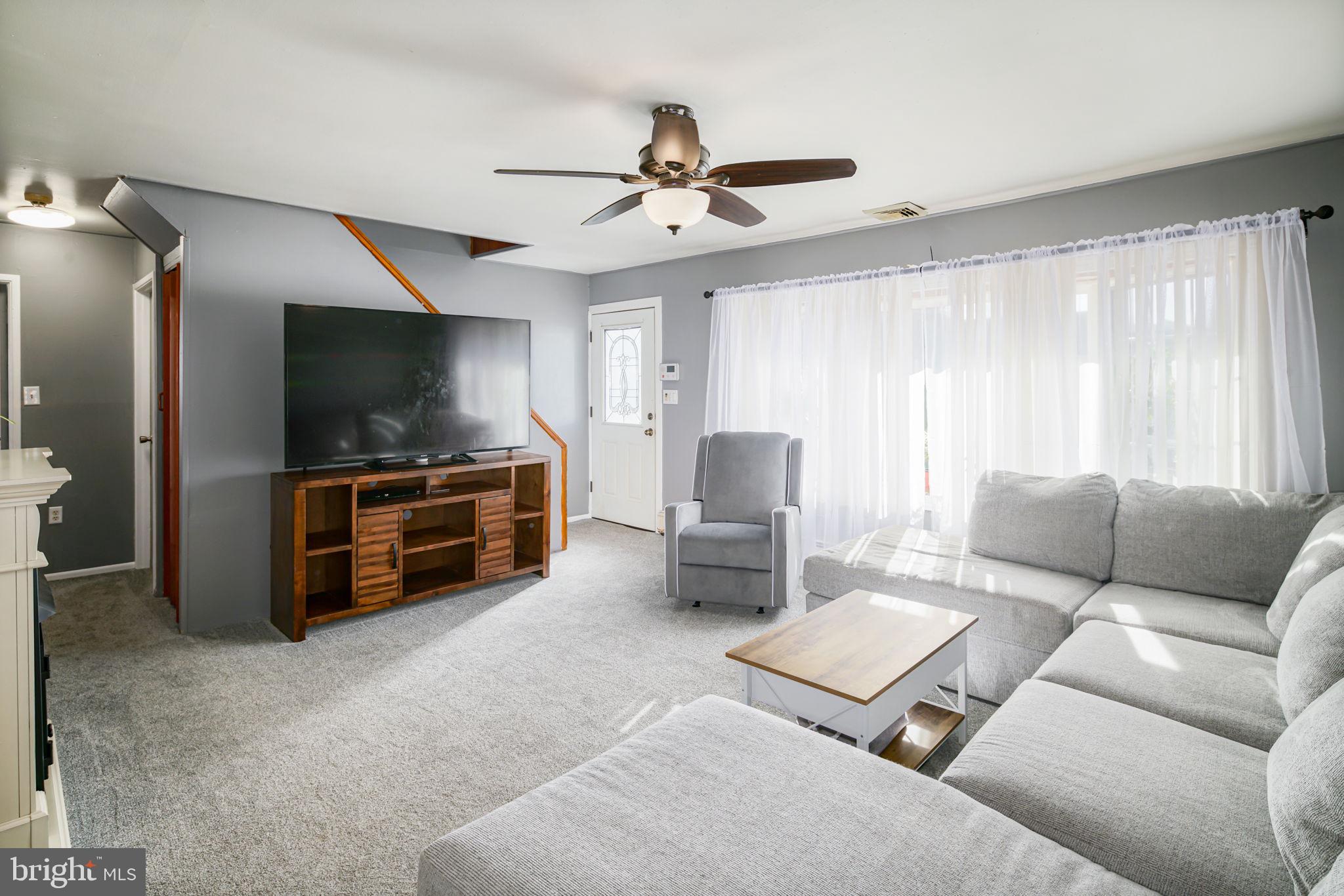 77 Plumtree Road Levittown, PA 19056 - Photo 10 of 32 Living Room