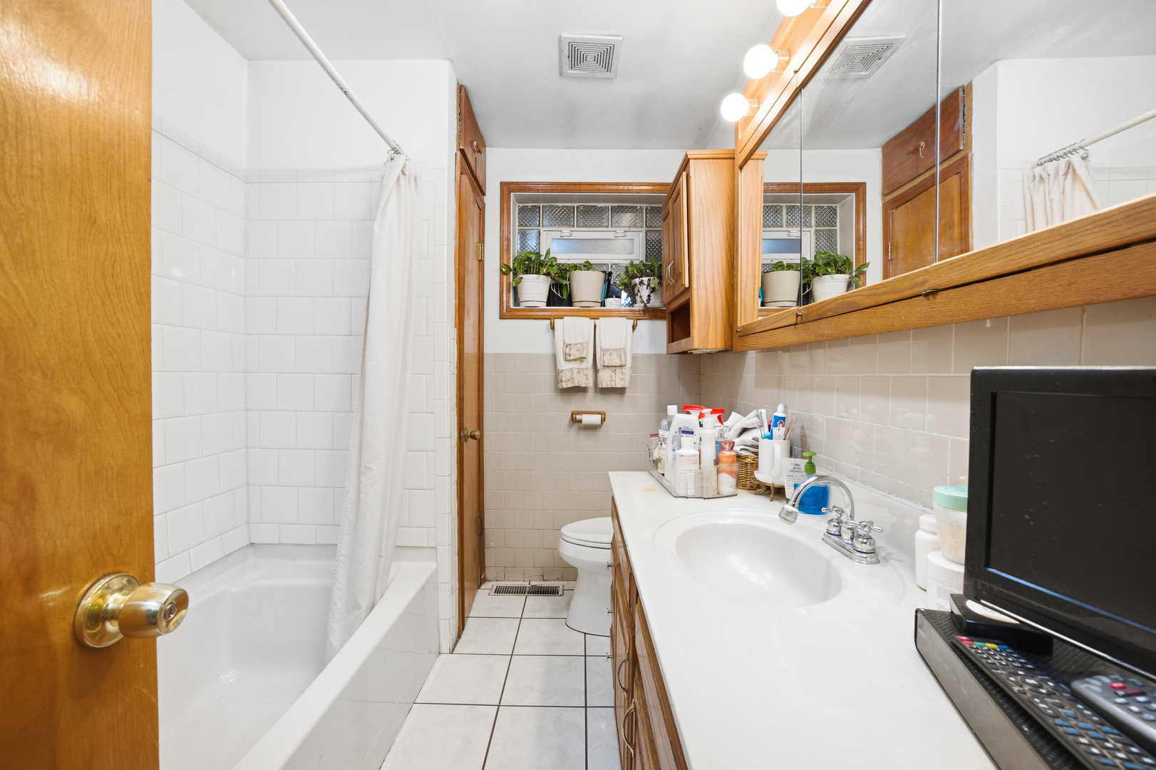 9748 South Van Vlissingen Road Chicago, IL 60617 - Photo 13 of 34