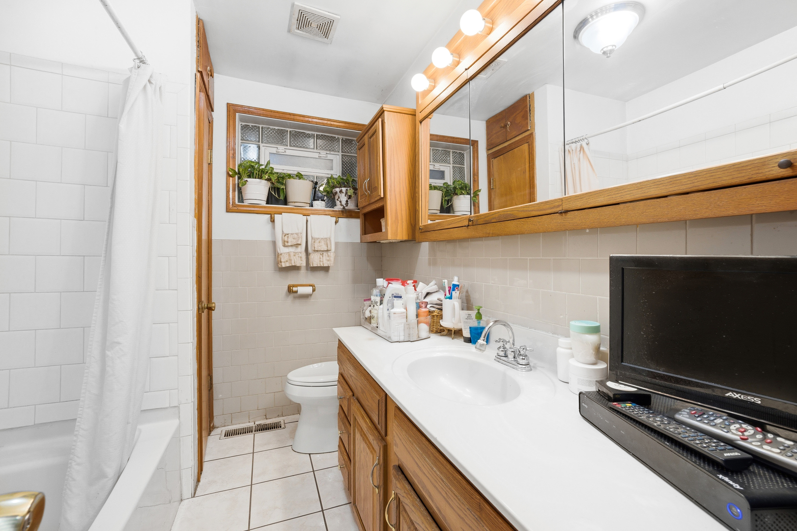 9748 South Van Vlissingen Road Chicago, IL 60617 - Photo 14 of 34