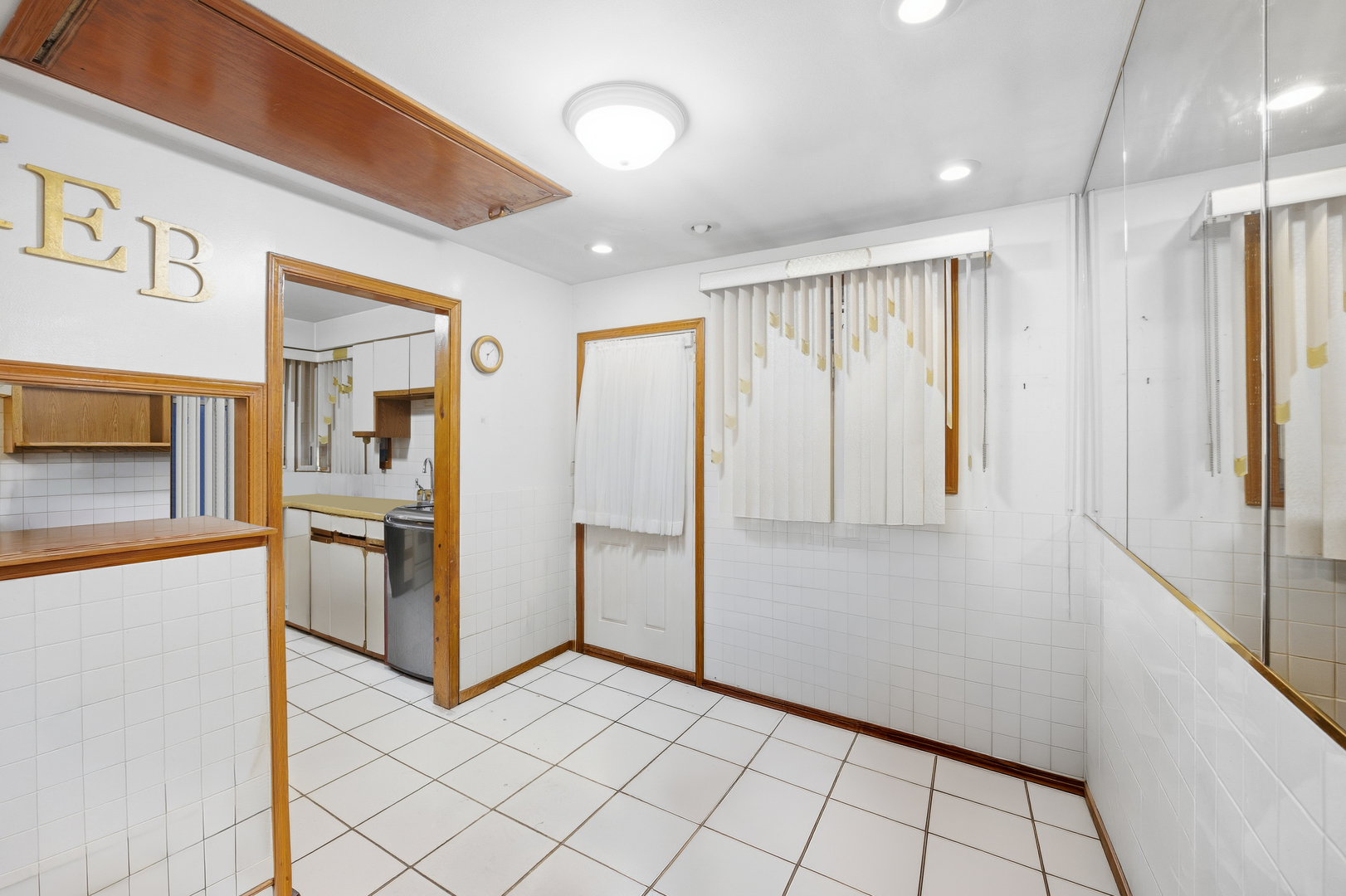 9748 South Van Vlissingen Road Chicago, IL 60617 - Photo 16 of 34
