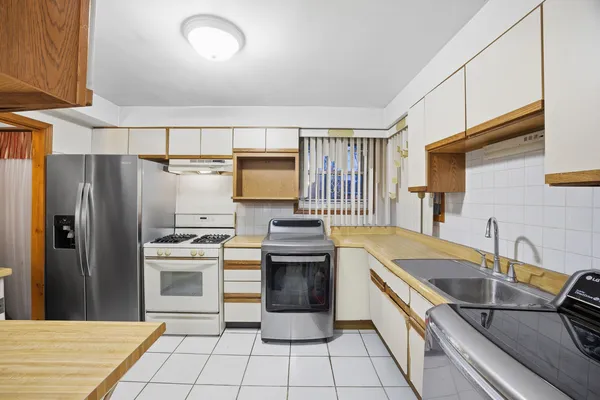 $175,000 | 9748 South Van Vlissingen Road, Chicago, IL 60617