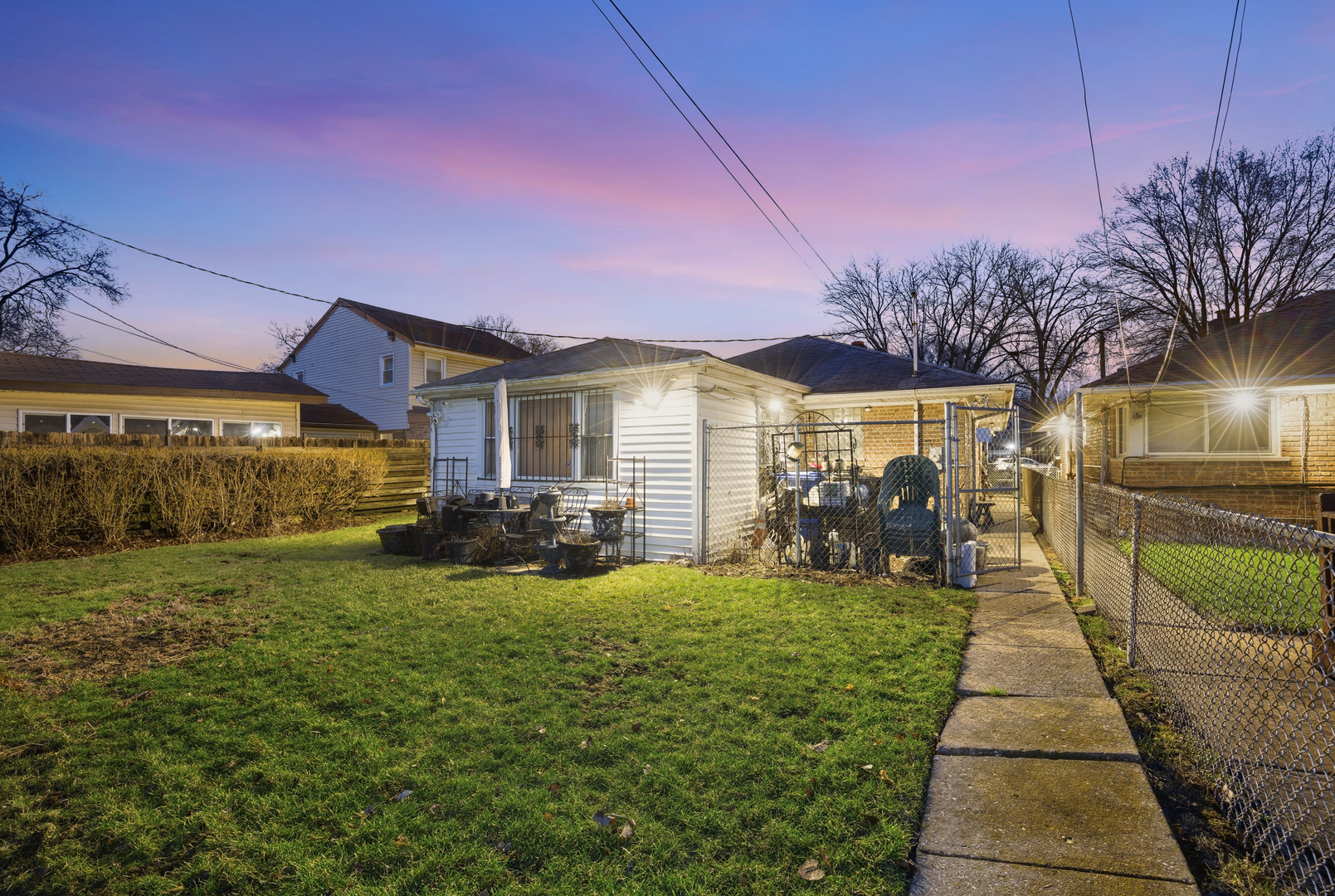 9748 South Van Vlissingen Road Chicago, IL 60617 - Photo 19 of 34