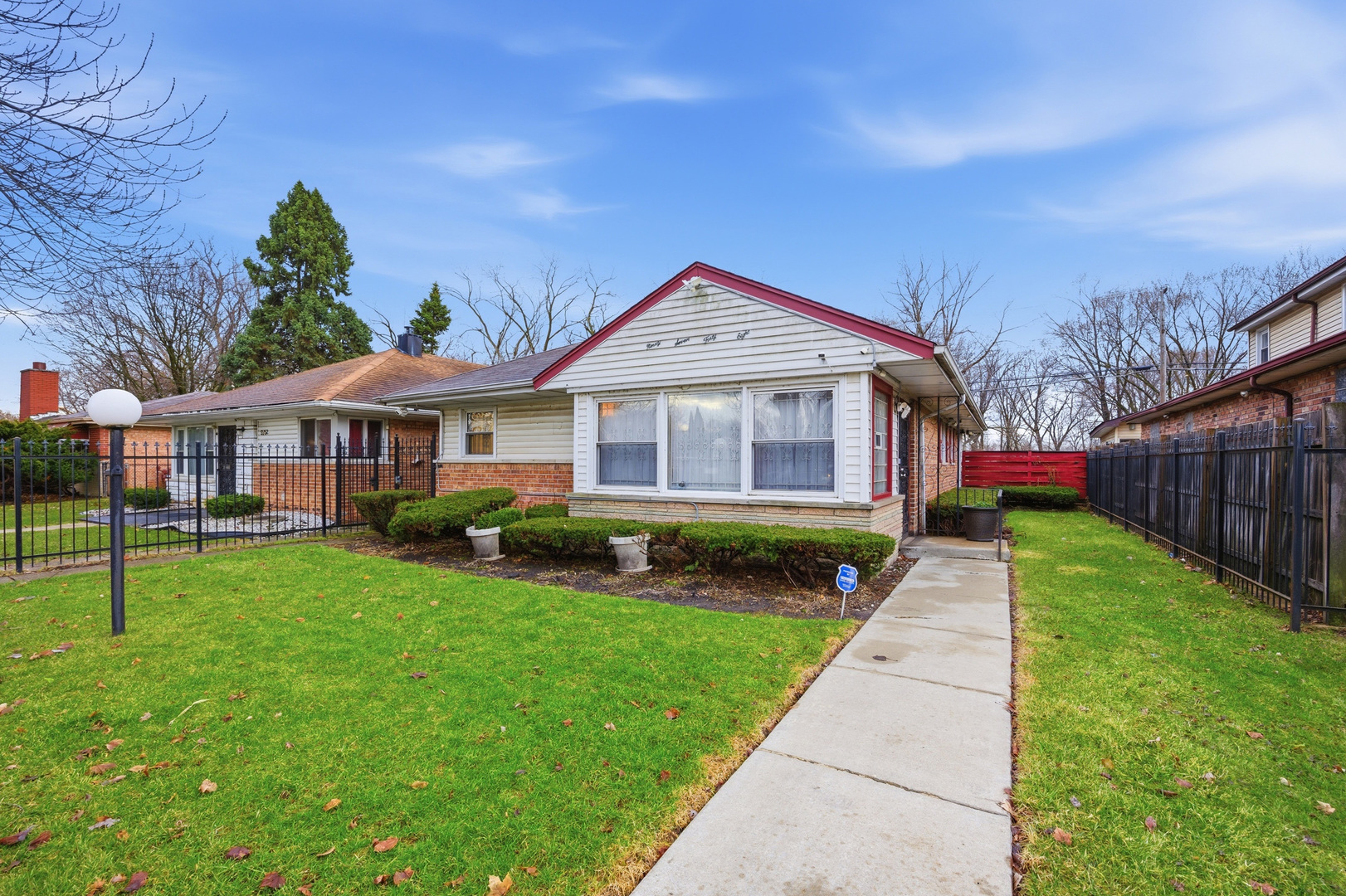 9748 South Van Vlissingen Road Chicago, IL 60617 - Photo 2 of 34