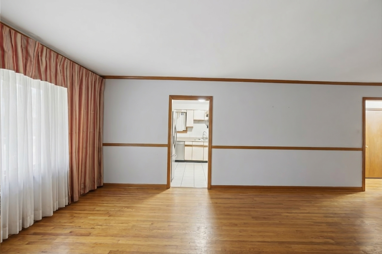 9748 South Van Vlissingen Road Chicago, IL 60617 - Photo 6 of 34