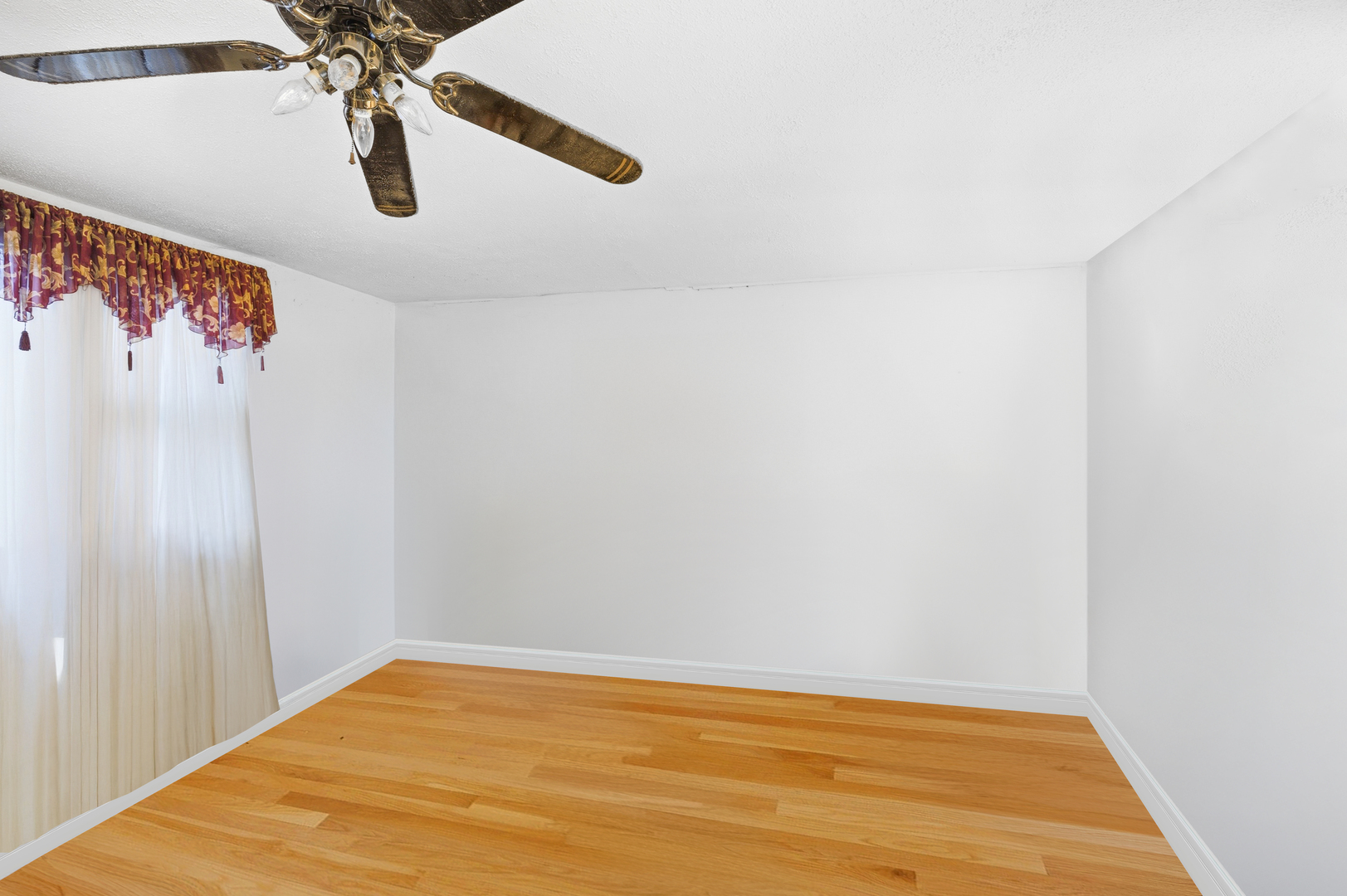 9748 South Van Vlissingen Road Chicago, IL 60617 - Photo 8 of 34