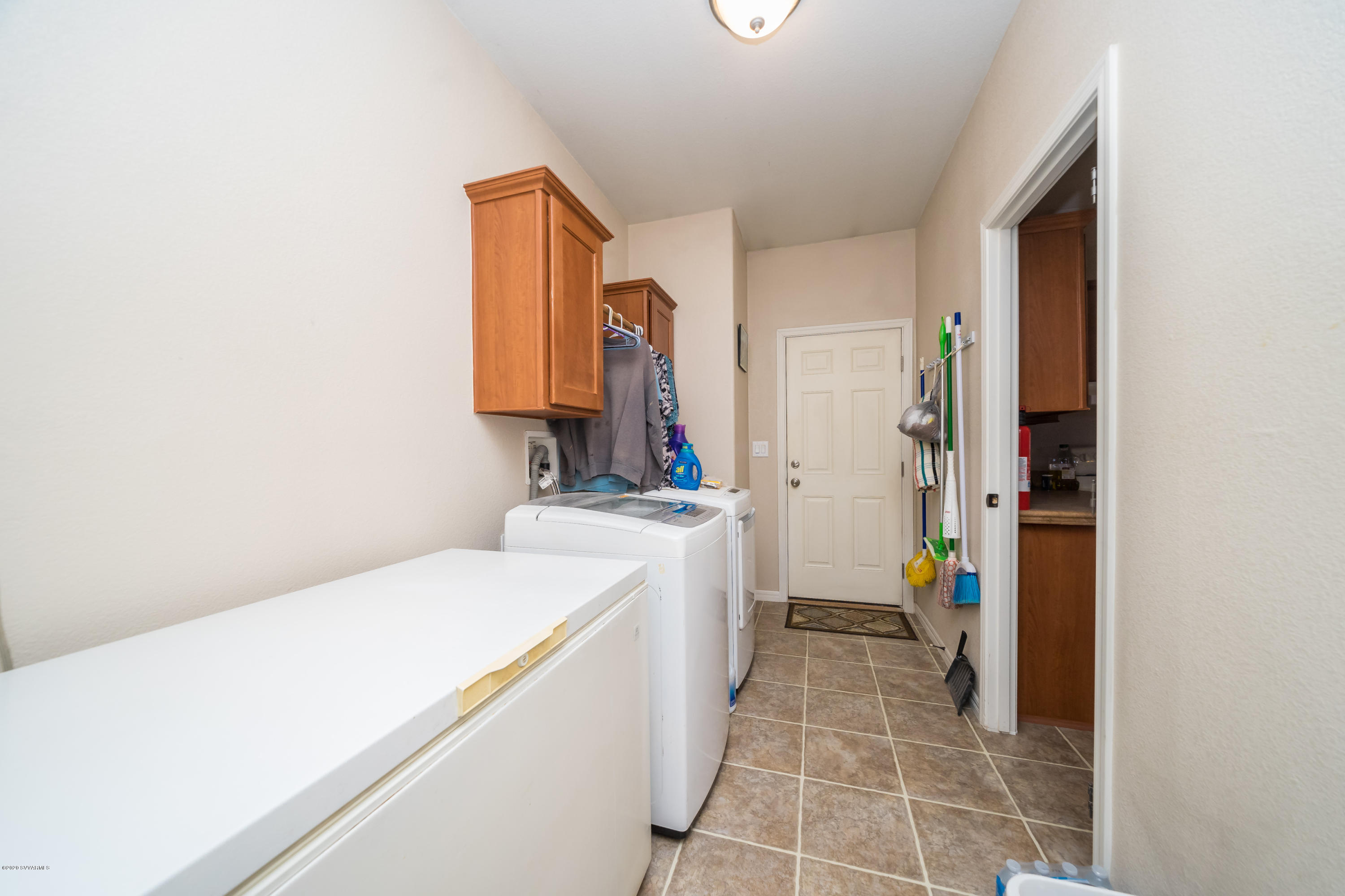 2995 North Coach Road Rimrock, AZ 86335 - Photo 14 of 25 a bathroom with a sink a toilet and shower