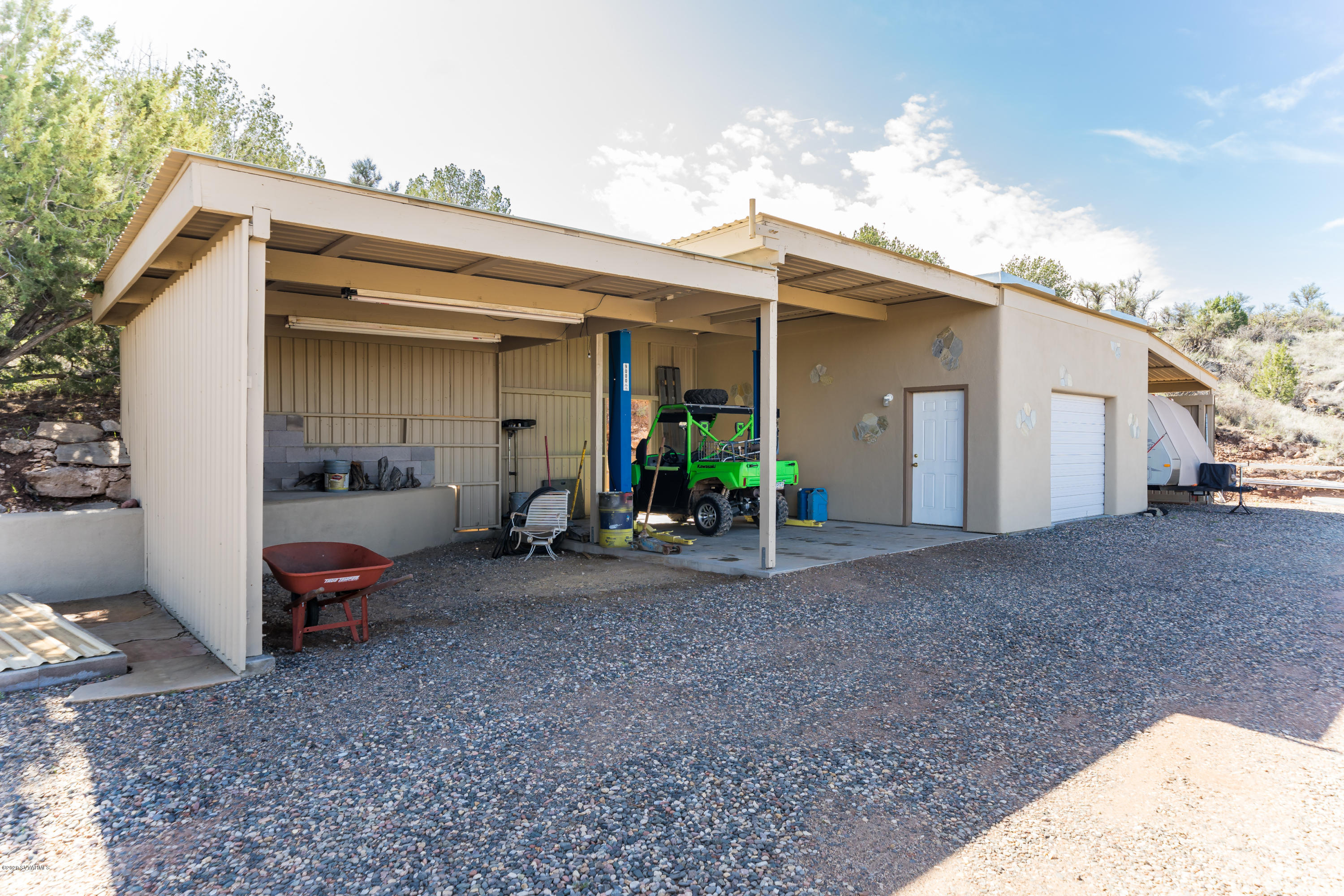 2995 North Coach Road Rimrock, AZ 86335 - Photo 19 of 25 a view of a outdoor space with porch and entertaining space