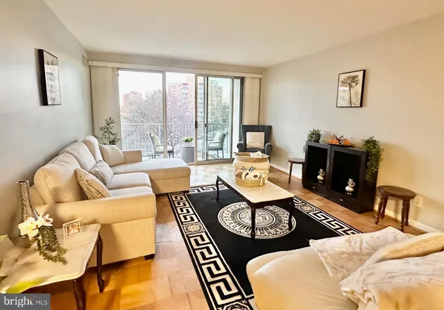 $369,500 | 4977 Battery Lane, Unit 1610, Bethesda, MD 20814