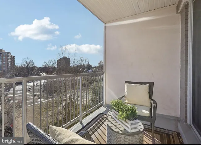 $369,500 | 4977 Battery Lane, Unit 1610, Bethesda, MD 20814