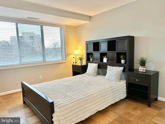 $369,500 | 4977 Battery Lane, Unit 1610, Bethesda, MD 20814