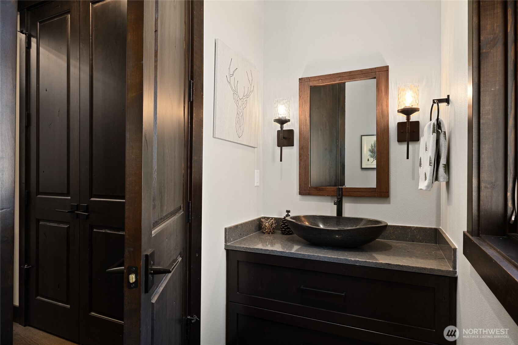 120 Rocky Run Loop Cle Elum, WA 98922 - Photo 16 of 37 a bathroom with a sink and a mirror