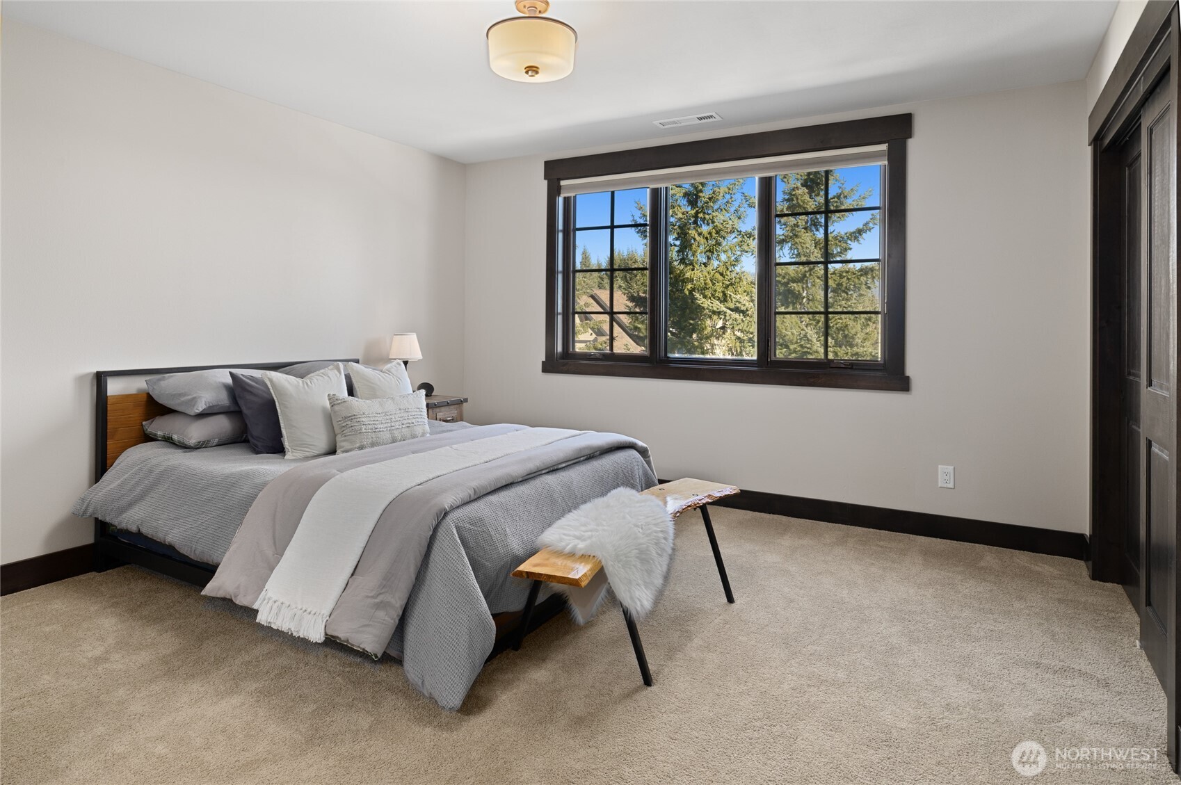 120 Rocky Run Loop Cle Elum, WA 98922 - Photo 17 of 37 a bedroom with a bed and a window
