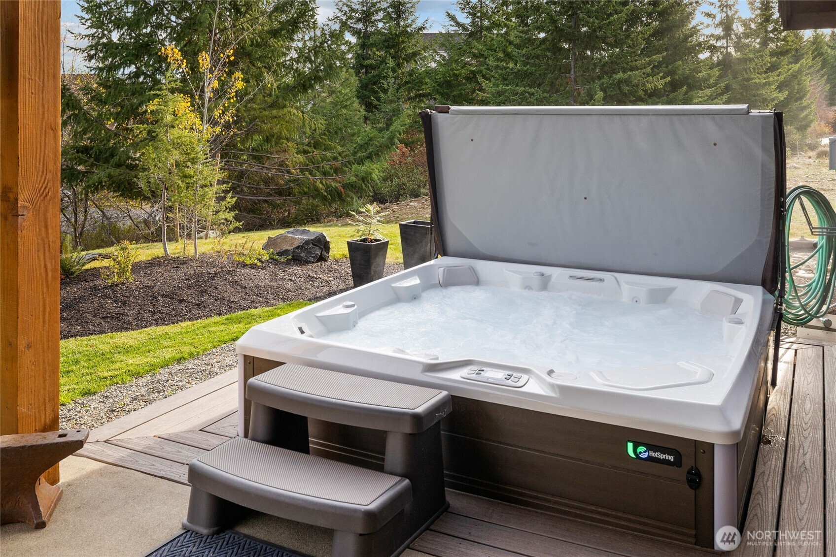 120 Rocky Run Loop Cle Elum, WA 98922 - Photo 23 of 37 a view of a backyard with chairs