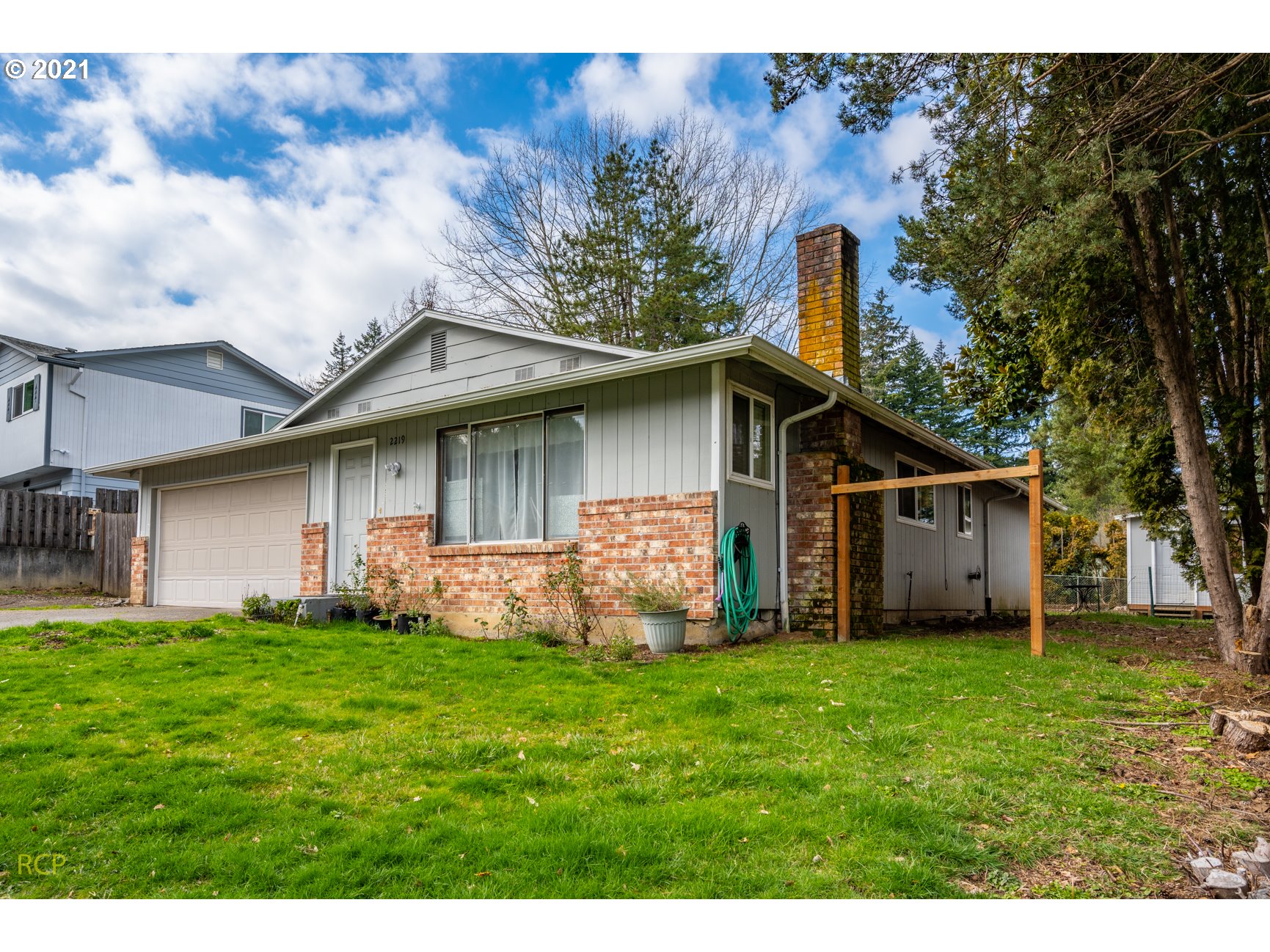 2219 Southeast Regner Road Gresham, OR 97080 - Photo 2 of 27 Gallery Image 2
