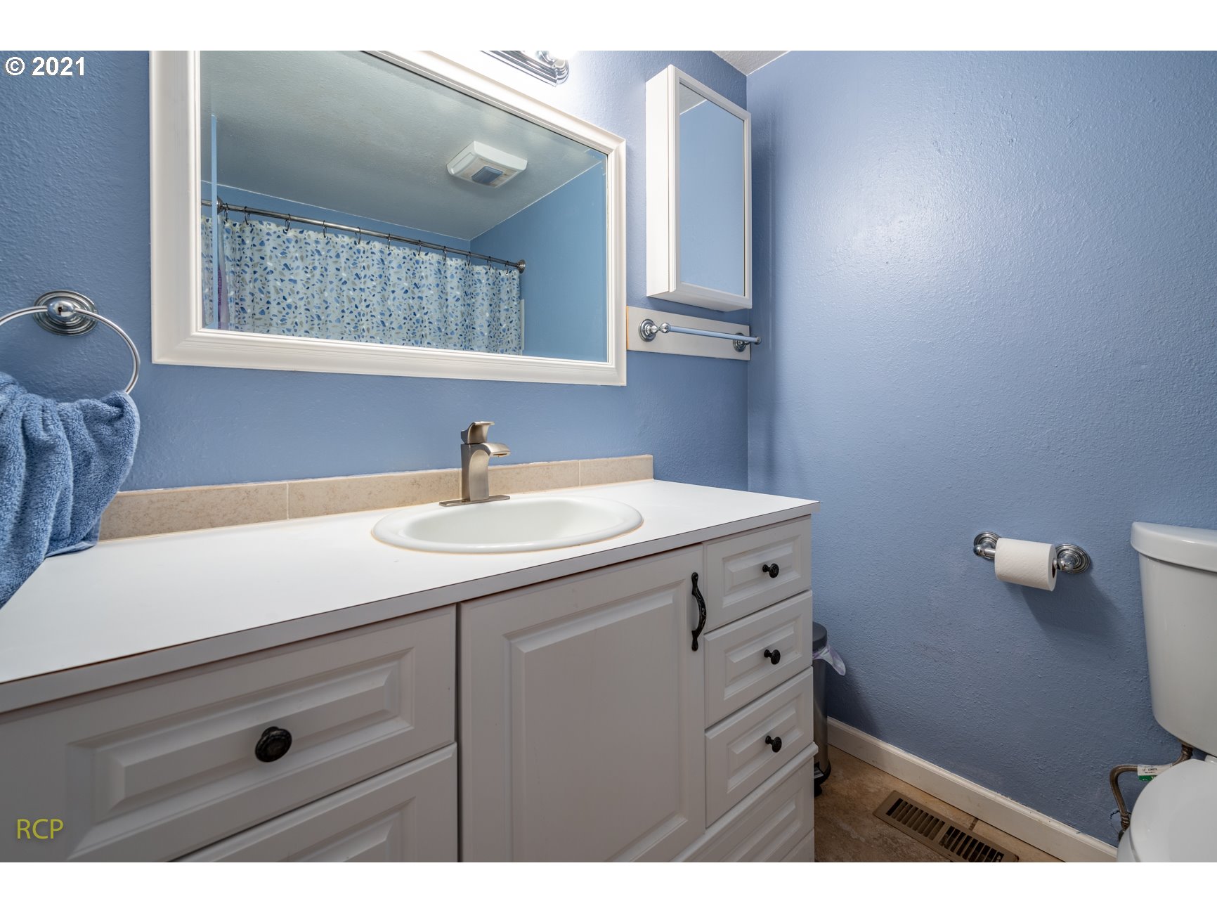 2219 Southeast Regner Road Gresham, OR 97080 - Photo 14 of 27 Gallery Image 14