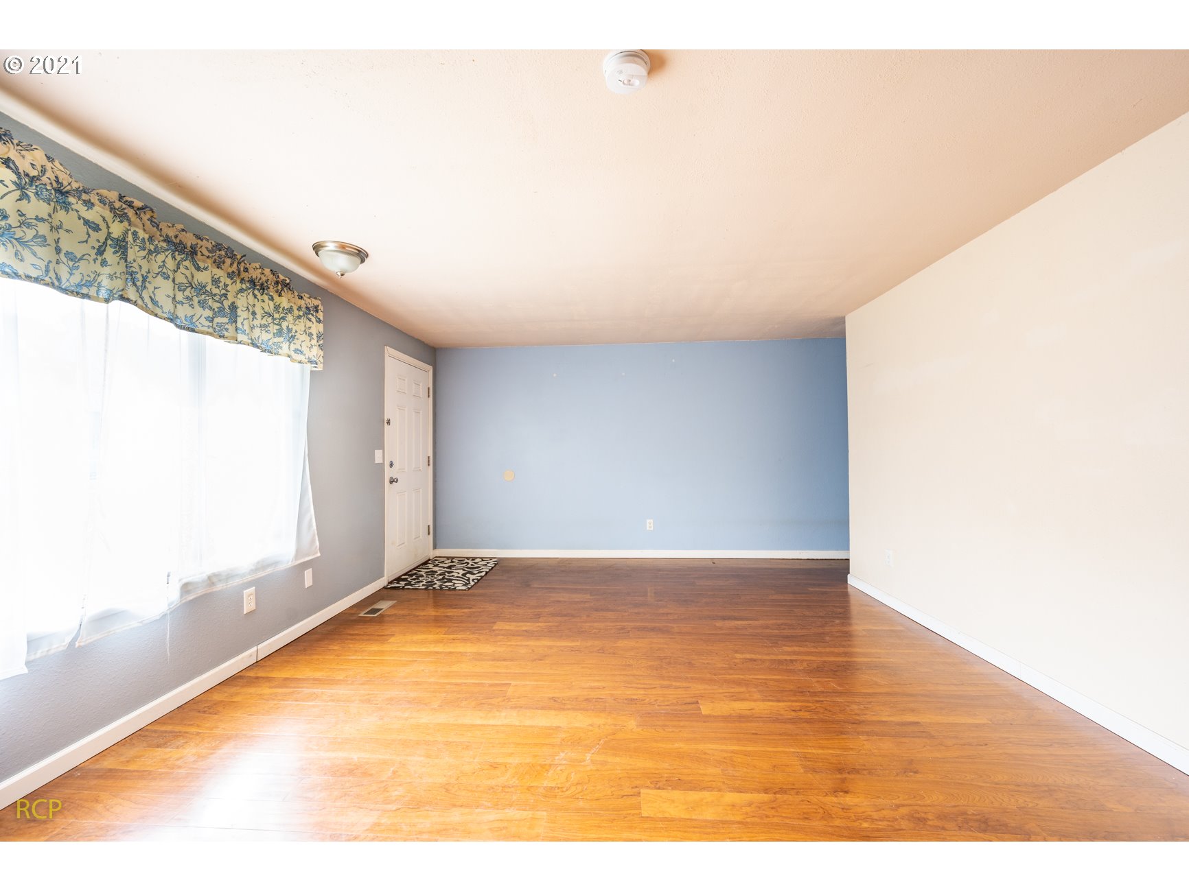 2219 Southeast Regner Road Gresham, OR 97080 - Photo 5 of 27 Gallery Image 5