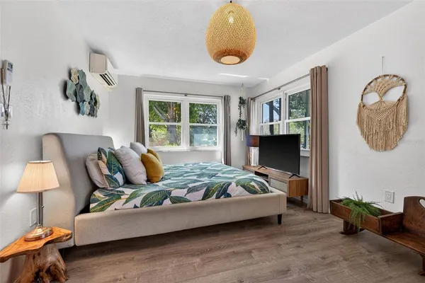 $5,000 | 1760 75th Avenue North, St. Petersburg, FL 33702