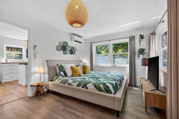 $5,000 | 1760 75th Avenue North, St. Petersburg, FL 33702