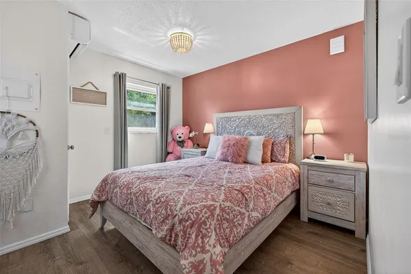 $5,000 | 1760 75th Avenue North, St. Petersburg, FL 33702