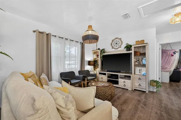 $5,000 | 1760 75th Avenue North, St. Petersburg, FL 33702