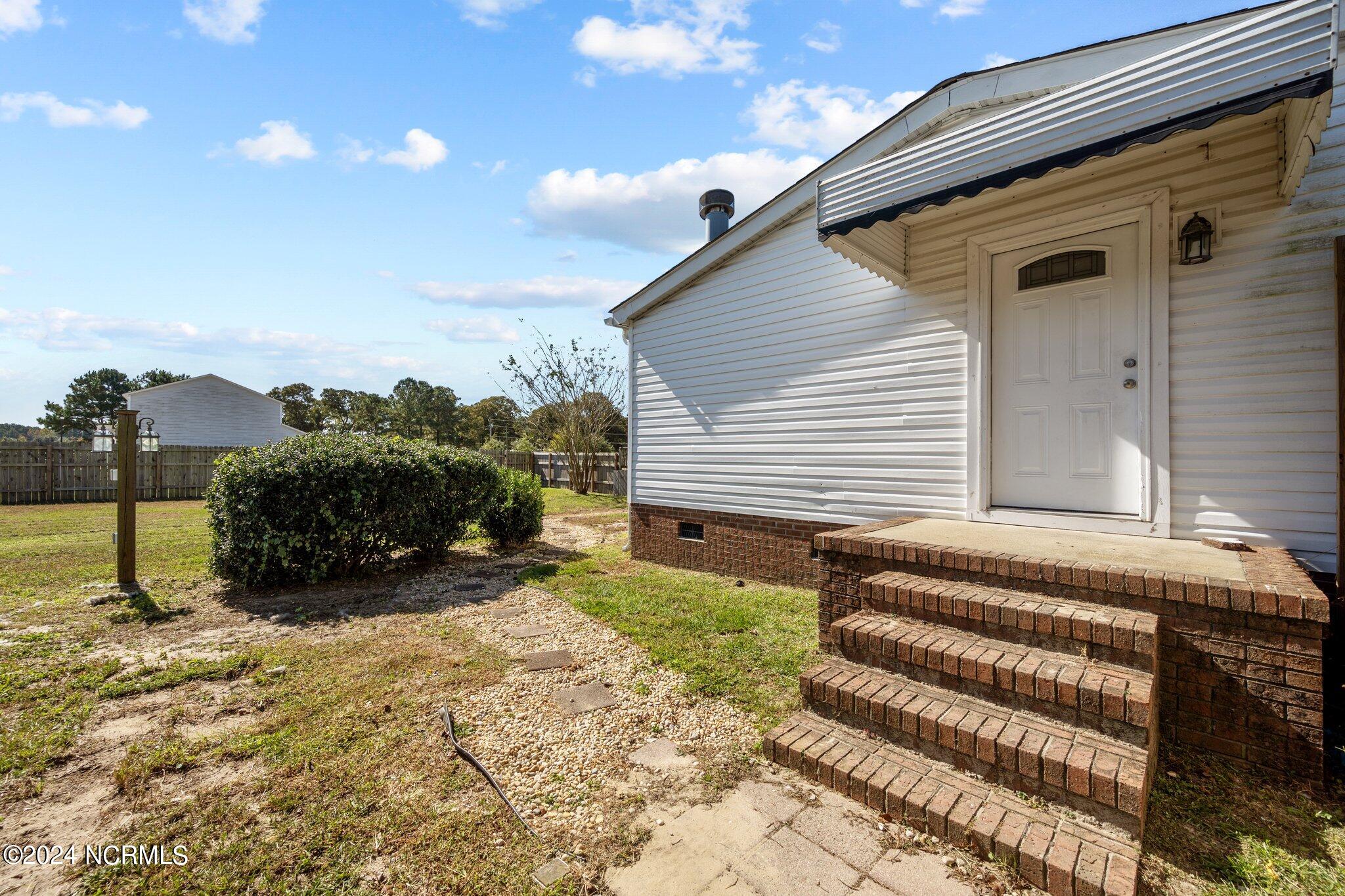 651 Fowler Manning Road Richlands, NC 28574 - Photo 40 of 45 41-web-or-mls-11