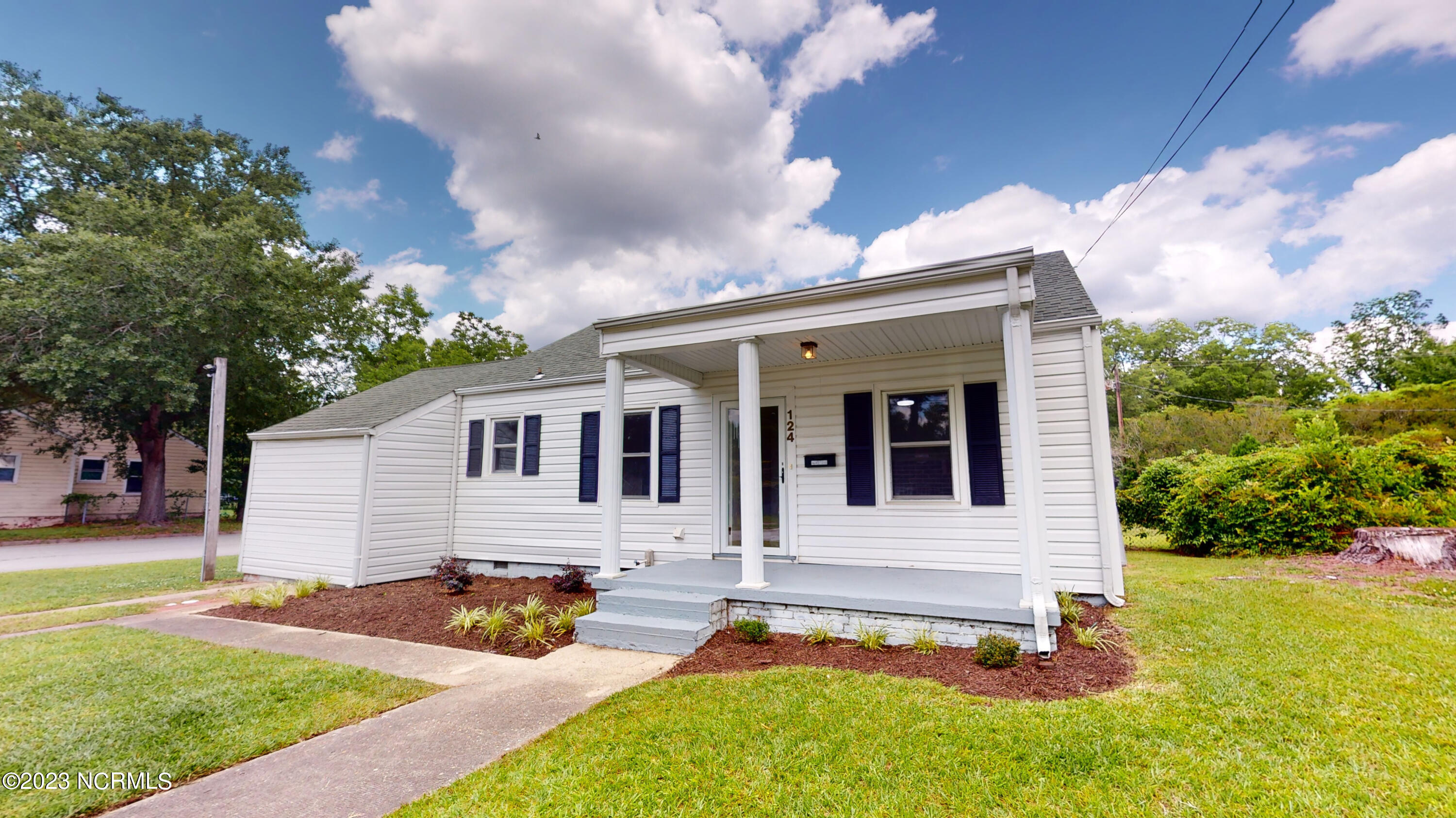 124 Queens Road Jacksonville, NC 28540 - Photo 3 of 34 124-Queens-06142023_064836