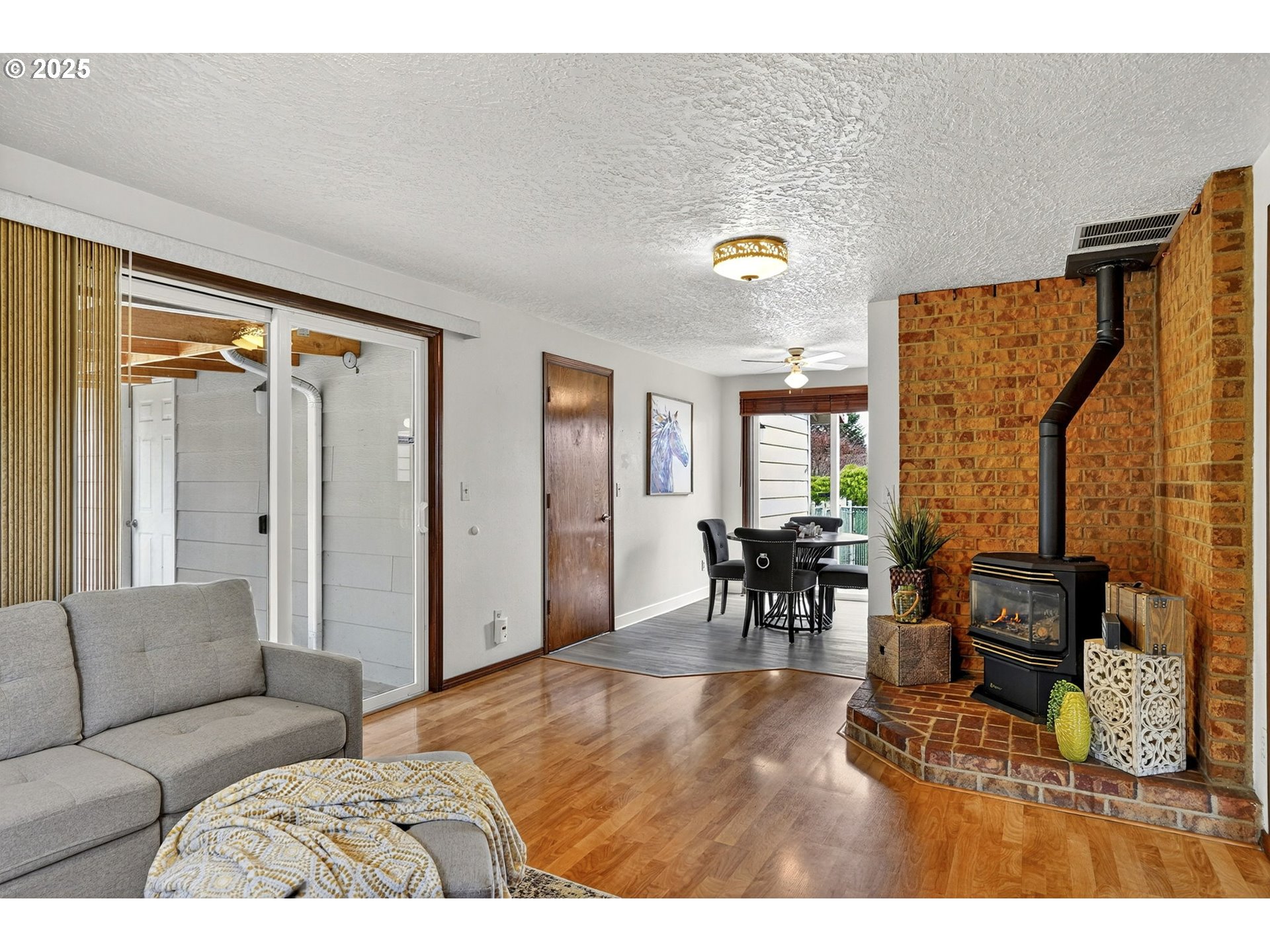 1427 Southeast Wendy Avenue Gresham, OR 97080 - Photo 11 of 35 a living room with furniture and a dining table