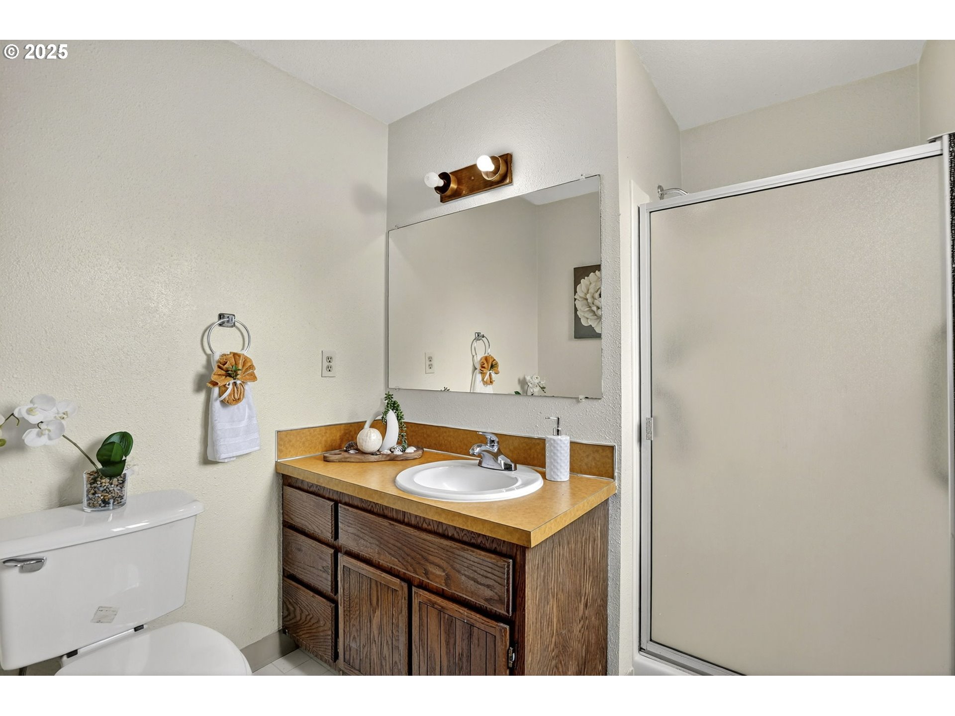 1427 Southeast Wendy Avenue Gresham, OR 97080 - Photo 19 of 35 a bathroom with a sink and a mirror