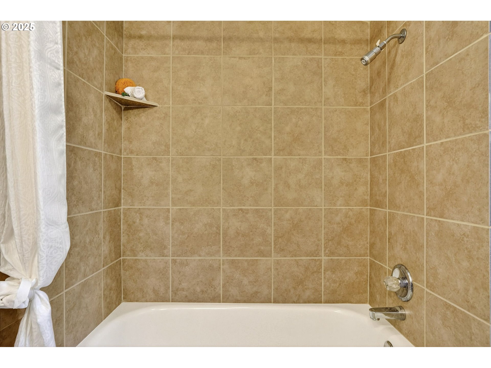 1427 Southeast Wendy Avenue Gresham, OR 97080 - Photo 25 of 35 a bathroom with a shower