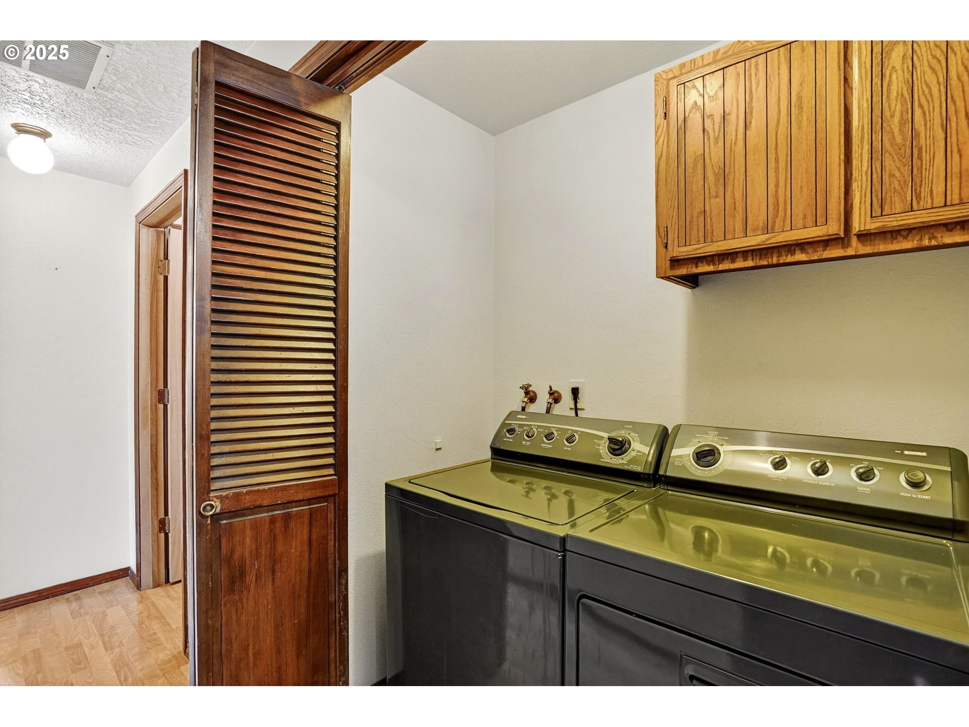 1427 Southeast Wendy Avenue Gresham, OR 97080 - Photo 26 of 35 a kitchen with a stove and a microwave
