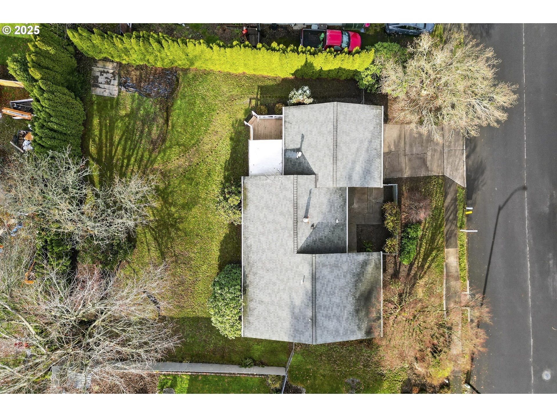 1427 Southeast Wendy Avenue Gresham, OR 97080 - Photo 33 of 35 view of a yard with an outdoor seating