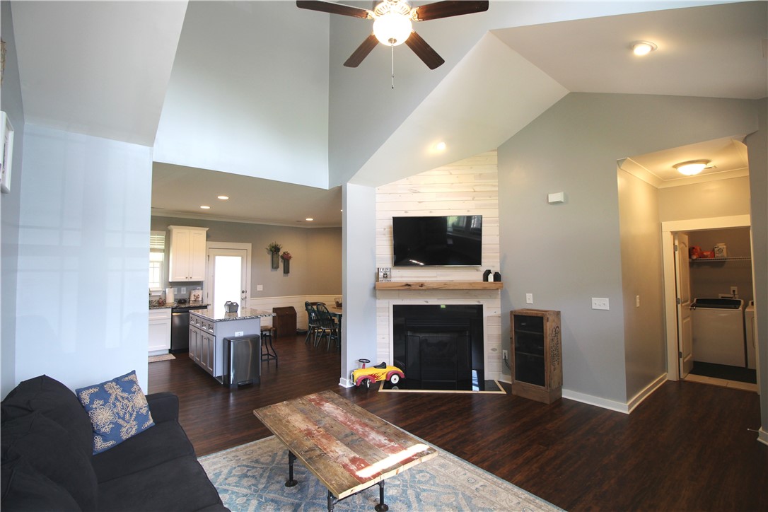 204 Malibu Road Liberty, SC 29657 - Photo 4 of 26 Gallery Image 4