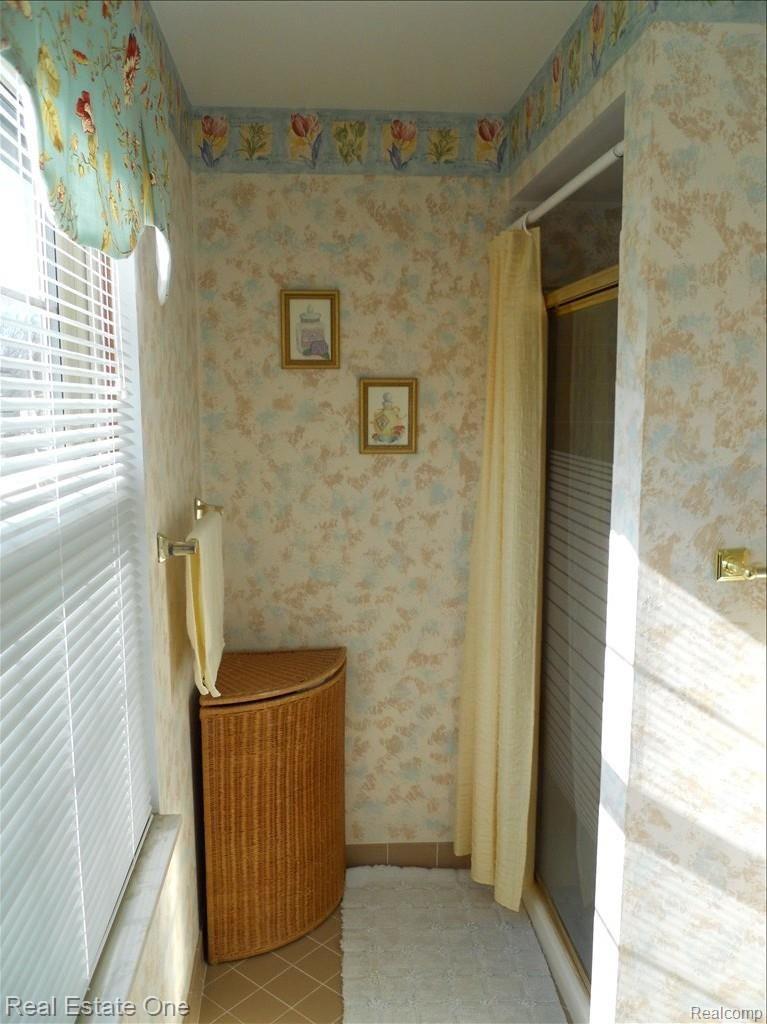 895 Stag Ridge Road Rochester, MI 48309 - Photo 19 of 22 MASTER BATH