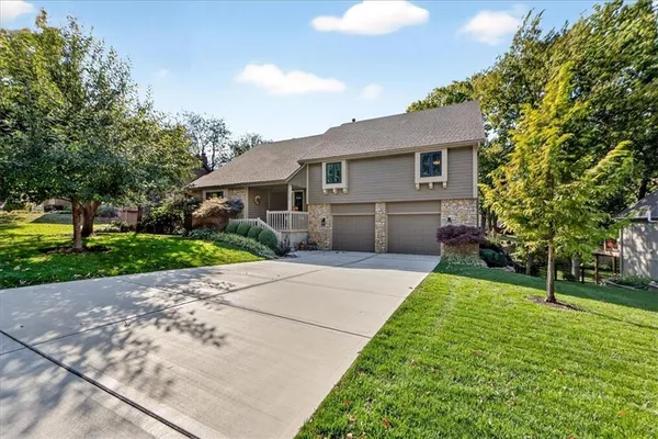$590,000 | 8326 Richards Road, Lenexa, KS 66215