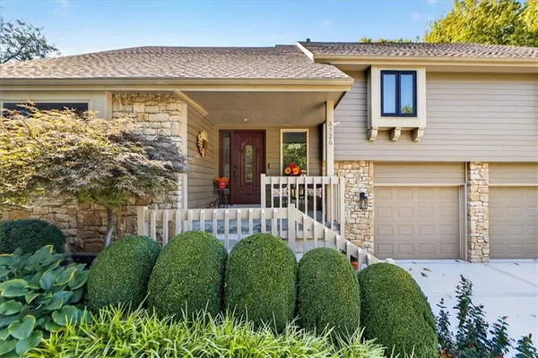 $590,000 | 8326 Richards Road, Lenexa, KS 66215