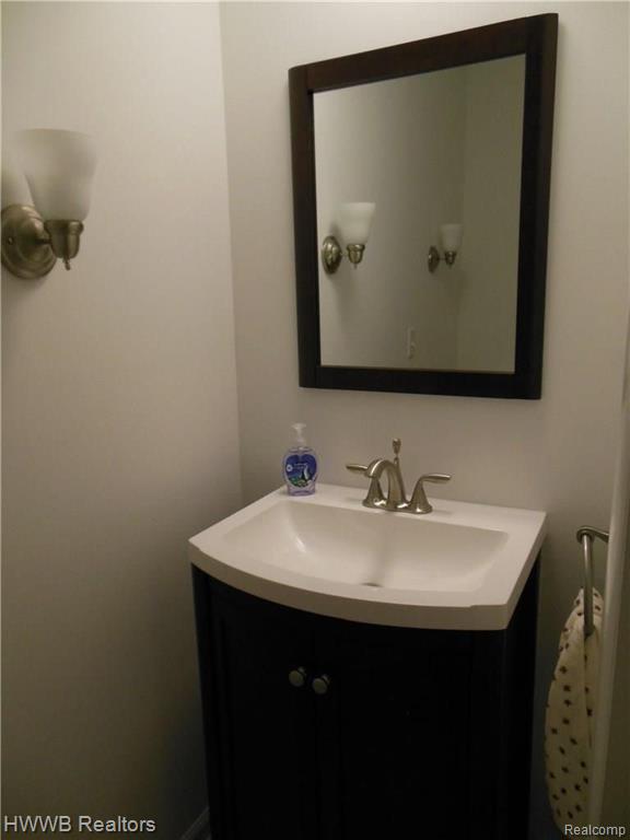 30019 Wicklow Road Farmington Hills, MI 48334 - Photo 12 of 17