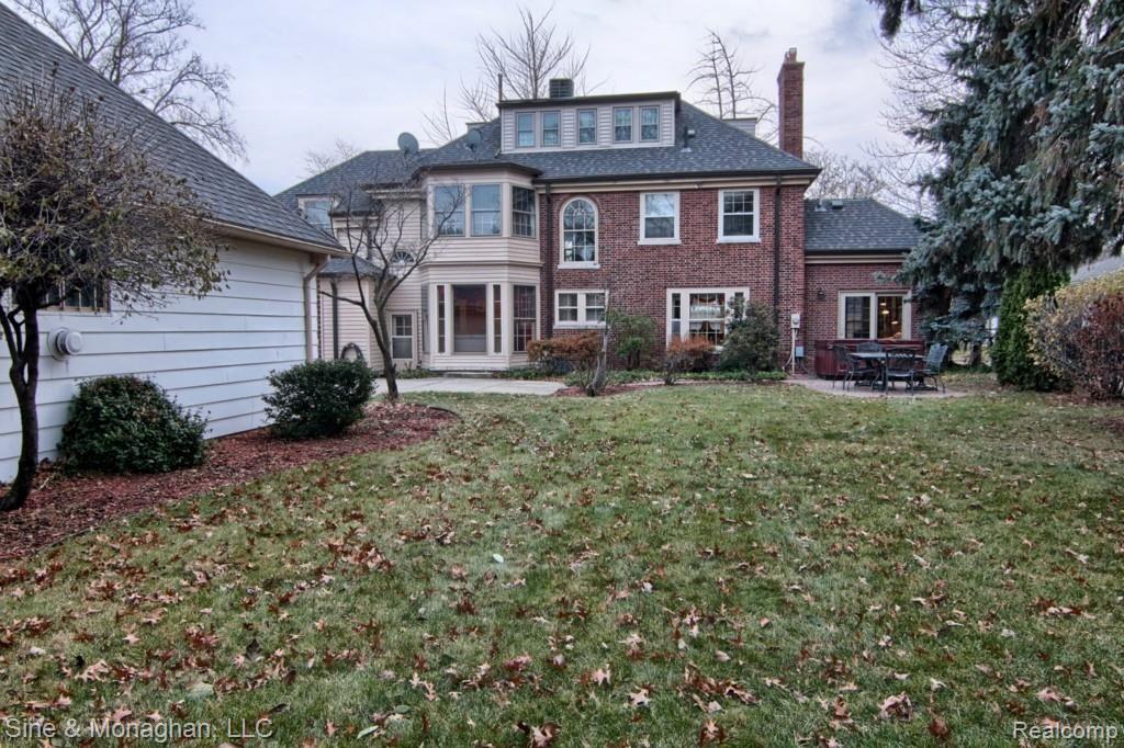 44 Hampton Road Grosse Pointe, MI 48236 - Photo 30 of 33 Backyard 2nd View.jpg