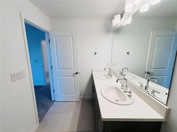 $2,100 | 2512 Paravane Way, Wesley Chapel, FL 33543