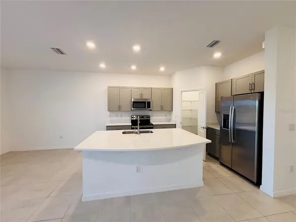 $2,100 | 2512 Paravane Way, Wesley Chapel, FL 33543