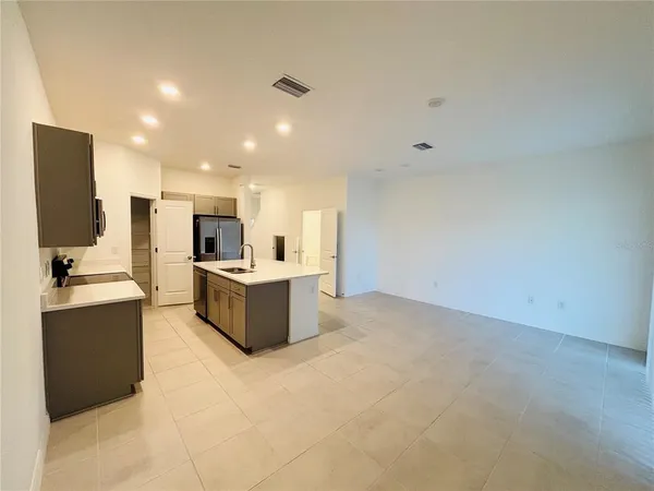 $2,100 | 2512 Paravane Way, Wesley Chapel, FL 33543