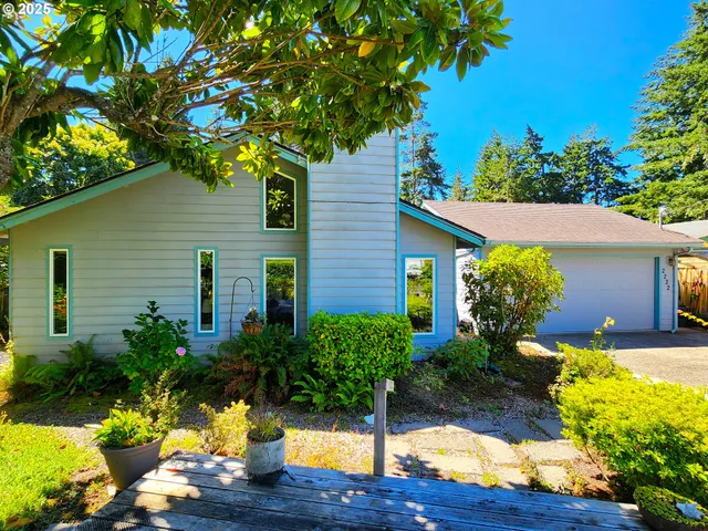 $435,000 | 2222 11th Street, Florence, OR 97439