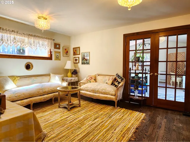 $435,000 | 2222 11th Street, Florence, OR 97439